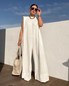 Wide Leg Jumpsuits, Solid Color Jumpsuits, Linen Style, White Jumpsuit, Looks Chic, Mode Inspiration, Wide Leg Jumpsuit, Black Jumpsuit, Look Fashion