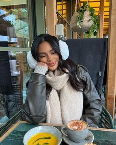 Earmuffs Outfit, Korea Outfit, Nyc Winter Outfits, Winter Mode Outfits, Nyc Outfits, New York Outfits, New York Winter, Winter Photoshoot, Winter Inspo