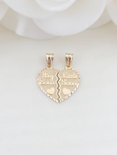 💓 Beautiful solid 14k yellow gold sisters breakable pendant. Perfect for everyday. Perfect gift. Fine Meaningful jewelry. Elegant, adorable and unique. 14k gold will not tarnish or rust. 💓Perfect gifts for your sisters, or if you have 2 Daughters 😊 💓 Pendant Materials: 14k solid yellow gold Height: 21mm Width: 17.5mm Weight: 1.8 grams  14k gold stamped  Brand new     💓 The chains are 2 shiny dainty 14k gold Singapore chains you can get them in size 16 Inches or 18 Inches and they are approx Breakable Heart, 2 Daughters, Gifts For Your Sister, 2 For 1, Jewelry Elegant, Meaningful Jewelry, Solid Yellow, Heart Pendant, Gold Jewelry