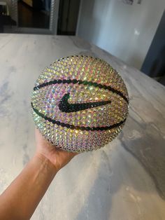 Add some fun to any room with this blinged out basketball! An awesome piece for any room or would even make a great gift. Can also be a prop for photos!  You can personalize it however you want! If you have any questions or have a different idea you want me to do to it, please do not hesitate to message me. I would love to hear your idea(s) and would love to do it for you! Bedazzled Art, Bf Christmas, Basketball Things, Basketball Crafts, Basketball Quotes Inspirational, Sea Inspired Jewelry, Basketball Stuff