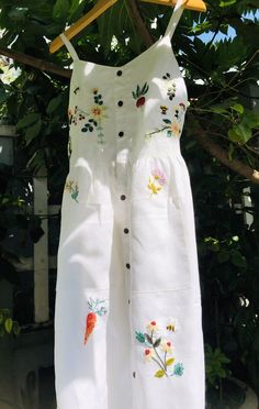 Hand Embroidered Flower, Chic Embroidery, Kurtis Design, Embroidered Summer Dress, Stylish Kurtis, Stylish Kurtis Design, White Linen Dress, Womens Trendy Dresses, White Linen Dresses