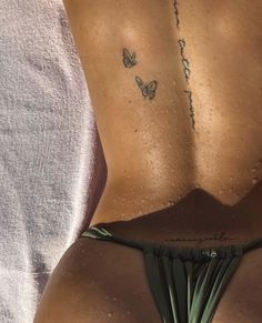 Bikinis Tattoo Ideas, Upper Buttock Tattoo, Tattoo Upper Thigh, Back Butterfly Tattoo, Arm Tattoo Women, Dawn Tattoo, Tattoo Lower Back, Tato Minimal, Basic Tattoos