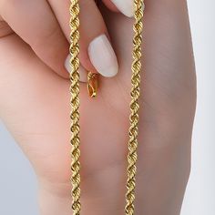 2.8mm Diamond Cut Italian Gold Twisted Rope Chain Necklace #ropechain #necklace #goldchains #chains #giftforhers #giftformens #menschain #jewelry Delicate Gold Necklace, Fine Gold Jewelry, Real Gold Jewelry, Gold Jewelry Stores, Gold Rope Chains, Rope Chain Necklace, Gold Armband, Gold Chains For Men, Gold Necklace Women