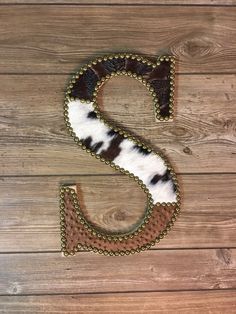 Handmade Cowhide and Leather Letters - Rusty Soul Cowhide Living Room Decor, Equestrian Themed Living Room, Western House Ideas Ranch, Western Home Color Scheme, Cowhide Wall Hanging, Diy Western Decor Crafts, Easy Cowhide Crafts, Cowhide On Wall Ideas, Cowhide Wall Decor