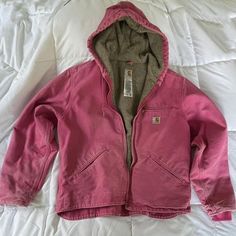 PINK CARHARTT HOODED JACKET. Listed as a womens... - Depop Carhartt Skirt Outfit, Carhartt Jacket Outfit Women, Carhartt Women Outfits Jackets, Carhartt Jacket Aesthetic, Carhartt Jacket Outfits, Carhartt Jacket Women, Carhartt Jacket Outfit Woman, Pink Aesthetic Clothes, Carhartt Women Outfits