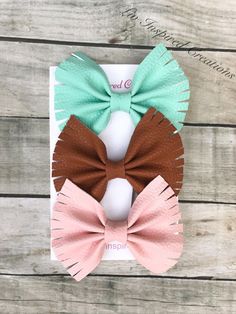 Faux Leather Dog Bows, Halloween Faux Leather Bows, Fall Faux Leather Bows, Faux Leather Hair Bows Diy, Faux Leather Bows Ideas, Diy Faux Leather Bows, Fabric Hair Bows Diy, Cricut Hair Bows, Faux Bows