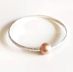 New Hawaiian heirloom bangle with pink Edison pearl is live on the shop 💗💗💗 Pearl Bangle As Gift, Elegant Pink Pearl Bangle Bracelet, Edison Pearls, Pearl Bangle, Hawaii, Pearl Earrings, Bangles, Ships, Pink