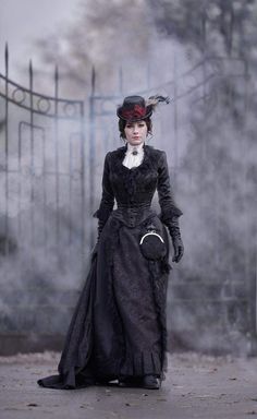 Gothic Victorian Costume, Historical Gothic Fashion, Gothic Victorian Outfits, Victorian Costume Women, 1800s Fashion Women, Victorian Women Fashion, Victorian Fashion Aesthetic, Victorian Black Dress