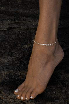 AMELIA is a delicate anklet with a white rice pearl. It is almost imperceptible on the ankle, but it becomes an amazing addition to your image. Suitable for both daily wear and special occasions.Estimated production time: 1-2 weeks Summer Anklets Aesthetic, Silver Anklet Aesthetic, Hand Accessories Aesthetic, Cozy Workshop, Pearl Ankle Bracelet, Leg Jewelry, Baroque Pearls Jewelry, Handmade Pearl Jewelry, Modern Silver Jewelry