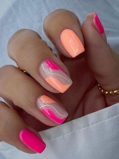 The best coral nail designs! Sharing the trendiest coral nails and colors in all shapes, lengths, and finishes. Ombre Nail Design, Coral Nails With Design, Coral Nails, Cute Simple Nails, Colorful Nails, Simple Gel Nails, Summery Nails, Cute Gel Nails