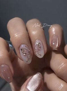 Flower Design On Nails Simple, Wedding Nails Butterfly, Pink And Gold Butterfly Nails, Almond Shaped Nails Short, Nail Art Simple Elegant, Butterfly Nails Design, Butterfly Nail Design, Fancy Nail Art