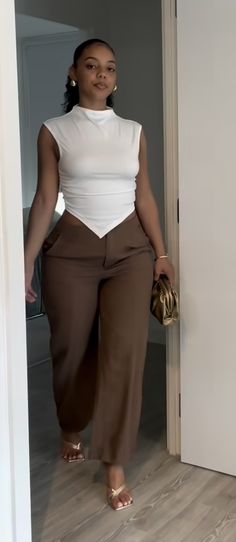 Relaxed Polished Outfits, Cream Outfit Black Women, Elegant Work Outfits Classy Chic, Pare Shape Outfit, Creme Top Outfit, Upscale Outfits For Black Women, Girls Night Out Fall Outfit Ideas Black Women, Corporate Fashion Black Women, Old Money Black Woman Aesthetic Outfits