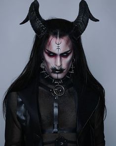 Male Demon Costume, Diy Demon Costume, Demon Make Up, Dark Angel Makeup, Demon Halloween Costume, Creative Halloween Costume Ideas, Horns Costume, Fright Fest