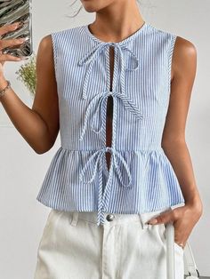 Simple Blouses, Embellished Shirt, Sewing Projects Clothes, Stripe Blouse, Design Moda, Trendy Fashion Tops, Striped Fabric, Stripe Top, Women Blouses