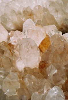 Different Types Of Crystals, Cream Aesthetic, Types Of Crystals, Gold Aesthetic, Beige Walls, Beige Aesthetic