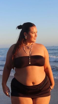 Body Positive Photography, Curvy Fashionista, Curve Model, Curvy Model, 7k Followers, Summer Inspo, Curvy Girl Fashion, Curvy Girl Outfits, Curvy Outfits