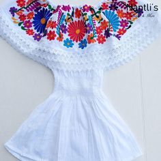 Blusa Bordada TM-77508-1 White Embroidered Blouse White Embroidered Blouse, Mexican Blouse, Live In Style, Traditional Mexican, Red Blouses, Embroidered Blouse, Festival Captain Hat, Extra Large, Handmade Items