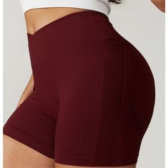 The B|Fit DYNAMIC Shorts are designed to flatter and support with a v-shaped high waist and ruched bum detail for a comfortable and contoured fit. Perfect for any workout, these shorts will provide the support you need to feel confident and comfortable.