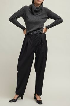 "Black Wool Pants for Women | Tapered Pants | High Waisted Pleated Pants with pockets, belt loops and two pleats on each side. Composition: 100% wool. Dry clean only. These high waisted, pleated pants are a perfect choice for spring, summer, autumn. The size chart is at the last picture. The model wearing the silk-wool pants is 1,68 m | 5.5 feet tall. The pants length is 100 cm | 39.4\" and the inseam is 70 cm | 27.5\". You can chose a custom length for the pants, just leave a note when you orde High Waisted Pleated Pants, Black Wool Pants, Dress Pants For Women, Costume Noir, Pants High Waisted, Cashmere Jumper, Silk Pants, Tapered Pants, Pleated Pants