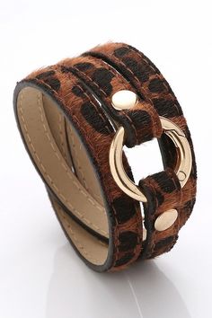 Leopard multi-strapped bracelet with gold detail. Trendy Bracelet, Faux Leather Bracelets, Boho Wrap Bracelet, Jewelry Gothic, Trendy Bracelets, Leather Wrap Bracelet, Gothic Jewelry, Bangles Jewelry, Boho Bracelets