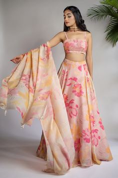 Square Neck Lehenga, Dress Designs For Stitching, Orang India, Lehenga Pattern, Indian Bridal Photos, Fashion Courses