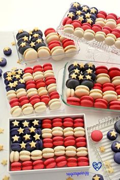 red, white and blue macaroons are arranged in the shape of an american flag