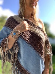 Bohemian Brown Crochet Jewelry, Brown Bohemian Crochet Jewelry, Bohemian Crochet Bracelet, Upcycled Poncho, Flower Bracelet Pattern, Crochet Flower Bracelet, Denim Poncho, Friendship Bracelet Tutorial, Boho Crochet Patterns