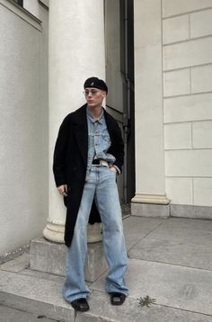 Beret Outfit Men, Beret Outfit Street Style, Earthy Men, Baret Outfit, Hippie Guy, Vivienne Westwood Outfits, Outfits Masc, Dressing Simple, Beret Outfit