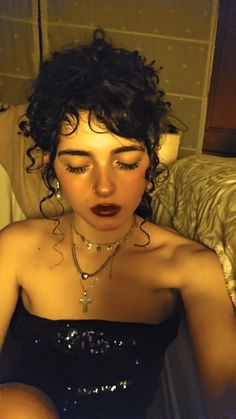 drusilla bedir hair visual/inspiration Pretty Goth Hairstyles, Curly Gothic Hairstyles, Goth Hairstyles For Curly Hair, Curly Hair Goth Hairstyles, Gothic Prom Hair, Curly Haired Goth, Goth Prom Hairstyles, Curly Emo Hairstyles, Black Curly Hair With Bangs