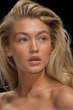 Pose Model, Makeup Tip, Model Pose, Haircut Styles, Cindy Kimberly, בר מצווה, Grunge Hair, Gigi Hadid