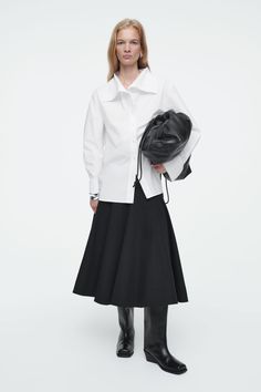 A Line Skirt Midi, Big Skirts, Trench Coat Dress, Cotton Midi Skirt, Skirt Trends, Elegant Fall, Denim T Shirt, Women Magazines, Black Midi Skirt