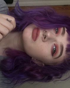 Purple Hair Girl Aesthetic, Purple Hair Makeup, Purple Hair Icon, Purple Hair Aesthetic, Roxo Aesthetic, Purple Short Hair, Light Purple Hair, Girl Pfp, Dyed Hair Inspiration