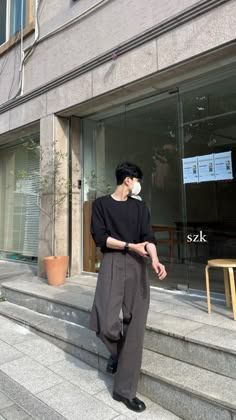 Street Fashion Korean Men, Dandy Style Men Korean, Korean Streetstyle Outfit Men, Korean Casual Outfits Men Street Styles, Casual Korean Outfits Street Style Men, Asian Men Style Street Fashion, Asian Clothing Style Men, Men Office Fashion, Minimalistic Men Outfit