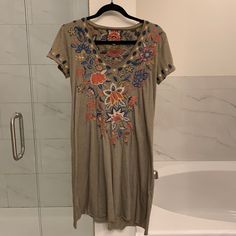 Fits Like A Small! Sold Out Online And Gently Used, No Flaws! Always Open To Offers And Questions ~A Line Tunic ~Short Sleeve ~V Neck Casual Boho Print V-neck Tunic, Bohemian Green V-neck Tunic, Bohemian V-neck Tunic With Floral Print, Johnny Was Clothing Shirts & Tops, Johnny Was, Tunic Dress, Dresses Xs, Olive Green, A Line