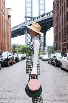 Blair Eadie wearing a gingham co-ord set with circle bags // Click to see more gingham looks and summer outfit inspiration on Atlantic-Pacific Street Style Handbags, Summer Gingham, Mansur Gavriel Bag, Castaner Espadrilles, Green Color Combinations