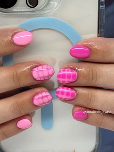 Cute Nail Designs For Very Short Nails, Gel Nail Inspo Short Easy, Short Nail Painting Ideas, Popular Pink Nails, Cute Plan Nails, Nail Ideas For Short Nails Simple, Cute Pink Design Nails, Hot Pink Nail Inspo Almond, Acrylic Nails Almond Shape Short