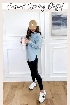 Casual spring outfit. Trendy spring fashion. Spring style for women. Outfits Leggins, Trendy Spring Fashion, Casual Spring Outfit, Leather Leggings Outfit, New Balance Outfit, Spring Trends Outfits, Leggings Outfits