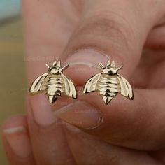 DescriptionTiny Honey Bee Unique Minimalist Push Back Stud Earrings in 14k Solid Yellow Gold Handmade Animal Earrings Fine Jewelry Gift For HerFeatures• Items Code:- ST00284• Metal: 14K Solid Gold (18K also available - Additional fees may apply)• Solid 14K Yellow Gold with stamped• More option in gold color: Rose gold, yellow gold, White gold• Earrings Size : - 10 x 10 mm≫ FAQ below for more detail.✦ For International Buyer - Customs and import taxes.......................Since every country has Tiny Bee Earrings, Minimalist Wedding Jewelry, Bee Studs, Valentine's Gifts, Animal Earrings, Diamond Star, White Gold Earrings, Fine Jewelry Gift, Animal Jewelry