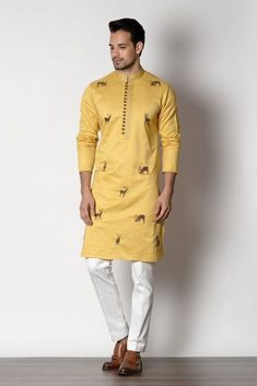 Men Kurta Designs Style, Haldi Outfit Ideas, Kurta Pajama For Wedding, Traditional Indian Mens Clothing, India Fashion Men, Pajama Men, Pakistani Shalwar, Mens Indian Wear