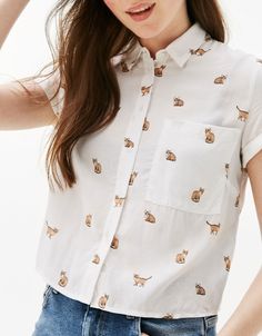 Cropped shirt with back knot. Discover this and many more items in Bershka with new products every week Ladies Blouse Designs, Cropped Shirt, Crop Shirt, Work Fashion, Work Casual, Fashion Tops, Cute Fashion, Classy Outfits, White Shirt