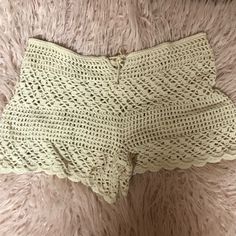 the bottom of a pair of shorts with crochet