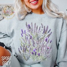 "Lavender Print Floral Crewneck Sweatshirt, the perfect gift for her and a dream come true for any plant lover. This botanical shirt captures the essence of nature's beauty and makes a splendid addition to your mom's flower-themed wardrobe. This ssweater is not just a wardrobe staple; it's a heartfelt gesture for any occasion. Be it Mother's Day or a spontaneous surprise, it's a thoughtful gift that speaks to her love for all things floral and natural. Elevate her style and express your appreciation with this exquisite wildflower tee, a symbol of beauty, serenity, and the enduring love of plants. Unisex Heavy Blend™ Crewneck Sweatshirt  Ideal for any situation, Unisex heavy blend crewneck sweatshirt will keep you warm during the Fall, Autumn and winter seasons.  This sweatshirt offers the Lavender Sweatshirt, Sweat Adidas, Sweat Vintage, Boho Sweatshirt, New York Vintage, Flower Sweater, Floral Embroidery Patterns, Botanical Shirt, Adidas Vintage