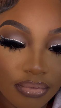 Prom Eyes, Maquillage Yeux Cut Crease, Glitter Makeup Looks, Prom Eye Makeup, Soft Makeup Looks, Prom Makeup Looks