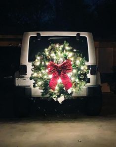 a christmas wreath on the back of a truck