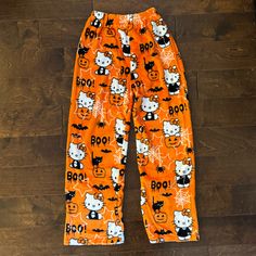 Super Cute And Very Soft Hello Kitty Pajama Pants With A Halloween Theme. Brand New And Never Worn, Without Tags. Size: Os (Would Likely Best Fit A Womens Small Or A Kids Xl/Xxl, Please Check Measurements To Ensure Appropriate Fit) Approximate Measurements: Waist (Unstretched): 11” Waist (Stretched): 15” Inseam: 26” Hello Kitty Pajama Pants, Hello Kitty Orange, Kuromi Clothes, Orange Fleece, Fleece Pajama Pants, Hello Kitty Halloween, Halloween Orange, Halloween Theme, Women's Intimates