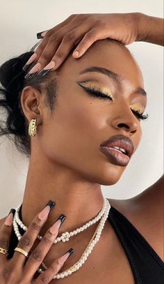 Freaknik Makeup, Brown Makeup Looks, Mekap Mata, Makeup For Black Skin, Brown Skin Makeup, Smink Inspiration, Brown Makeup, Gold Makeup, Edgy Makeup