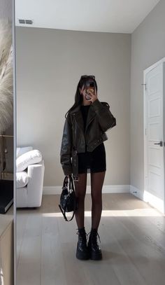 @hope.ceee on ig Outfits With Black Tights Winter, Girls Night Out Outfit Winter, Black Mini Skirt Outfit, Biker Girl Outfits, Leather Jacket Outfits, Miniskirt Outfits, Edgy Outfits, Casual Style Outfits