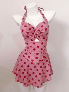 Polka dot pink bathing suitMaterial:polysterStyle:cuteFeatures:polka dotColor:pinkSize(cm):S,M,L,XL ,1inch=2.54cmM:40-50kg,bust:70A/70B/75A<p>L:weight:50kg-55kg,bust:75A/7B/80A</p><br/><p>XL:weight:55kg-60kg,bust:80A/80B/85A</p><br/><p>Note:Due to different measurement methods,there will be 1-3 error(unite:cm), please understand.</p><br/> Cute Swimming Suits With Skirt, Cute Swimming Outfits, Swim Suit Dress, Swim Dress Cute, Swim Dress Aesthetic, Swim Dress Outfit, Swimdress Cute, Pink Swim Suits, Frilly Bathing Suit