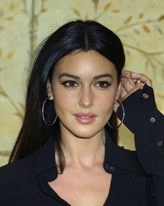 Monica bellucci 
Beauty icon 
Italian beauty 
90s 
Femme fatale 
Dark femininity Monica Belluci Style, Long Black Hair, Irina Shayk, Monica Bellucci, Dark Feminine, Beauty Inspo, Natalie Portman, Feminine Aesthetic, Beauty Icons