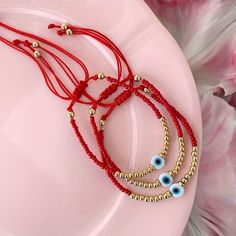 Pulseira Red ❤️ $19,99 | use cupom: BEMVINDA e ganhe 10% OFF + 3x sem juros ou 5% no pix + presente em TODAS as compras Jewelry For Friends, Eye Bracelets, Turkish Evil Eye, Copper Glass, Rainbow Fashion, Color Beads, Bracelets Jewelry, Name Bracelet, Mix Color